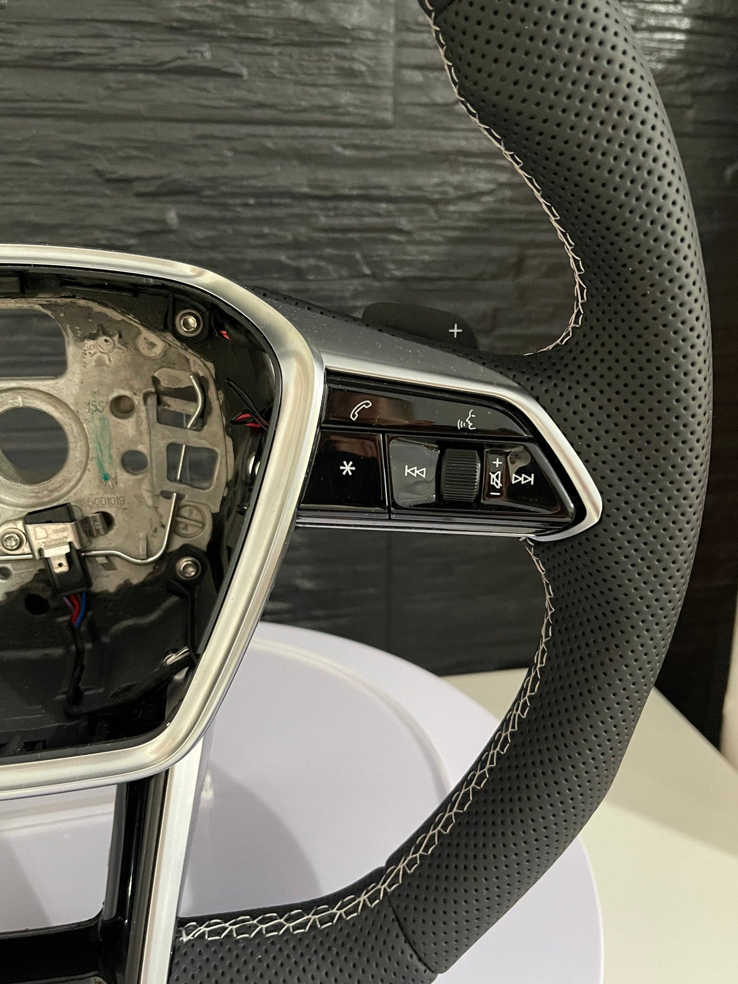 🏁 Volan Sport AT Performance – Audi C8 (A6, A7, RS6, RS7) – Piele Perforata