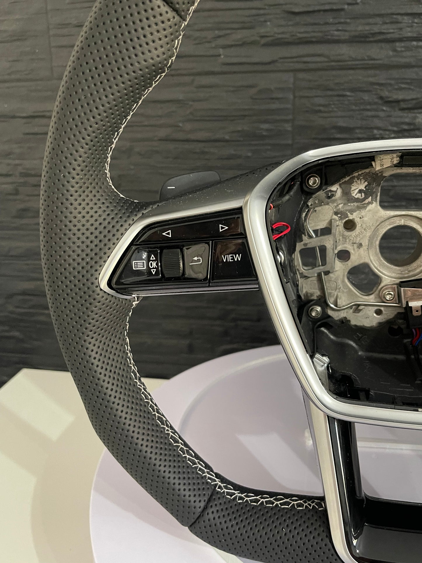 🏁 Volan Sport AT Performance – Audi C8 (A6, A7, RS6, RS7) – Piele Perforata