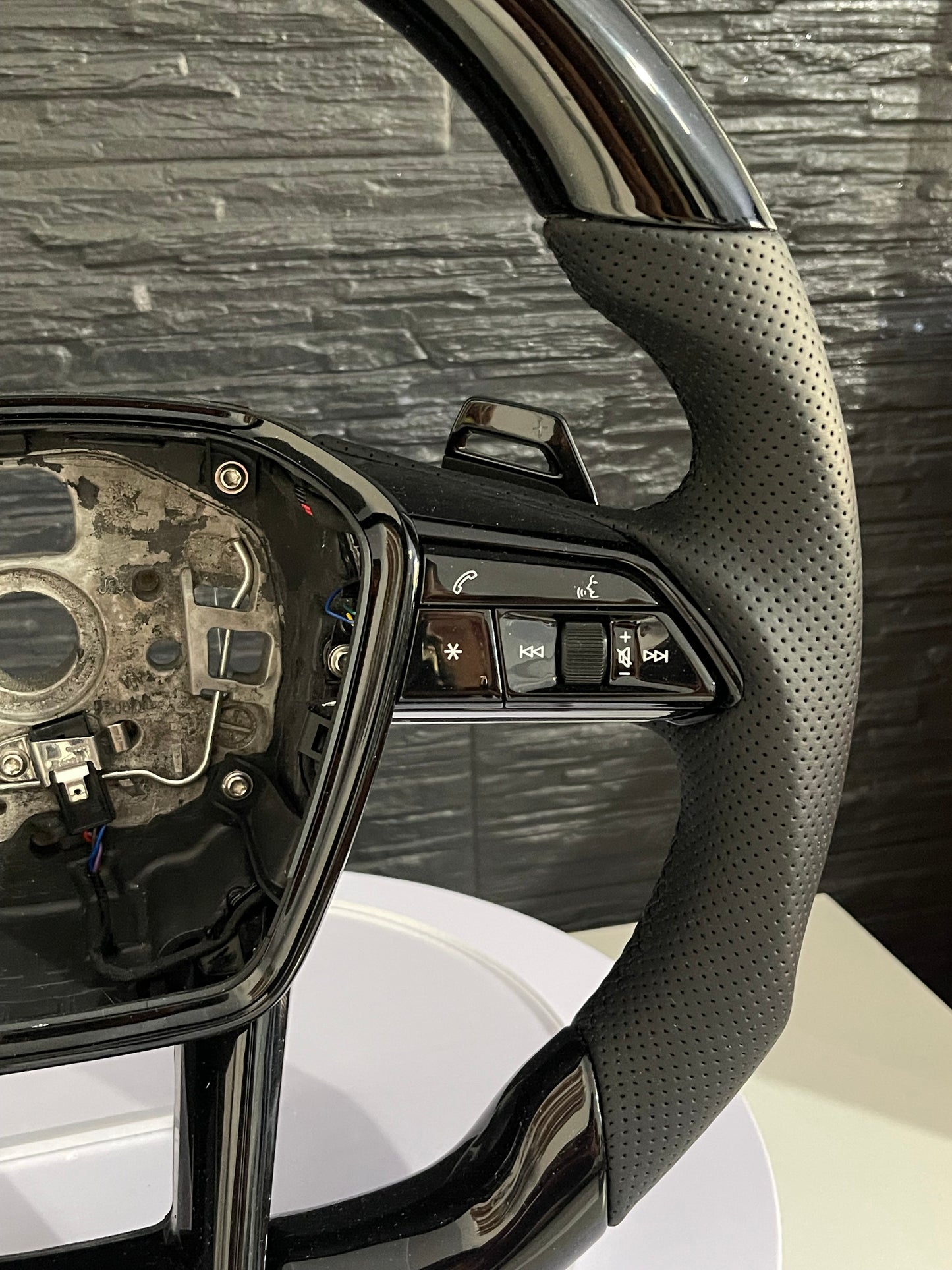 🏁 Volan Sport AT Performance – Audi C8 (A6, A7, RS6, RS7) – Piano Black