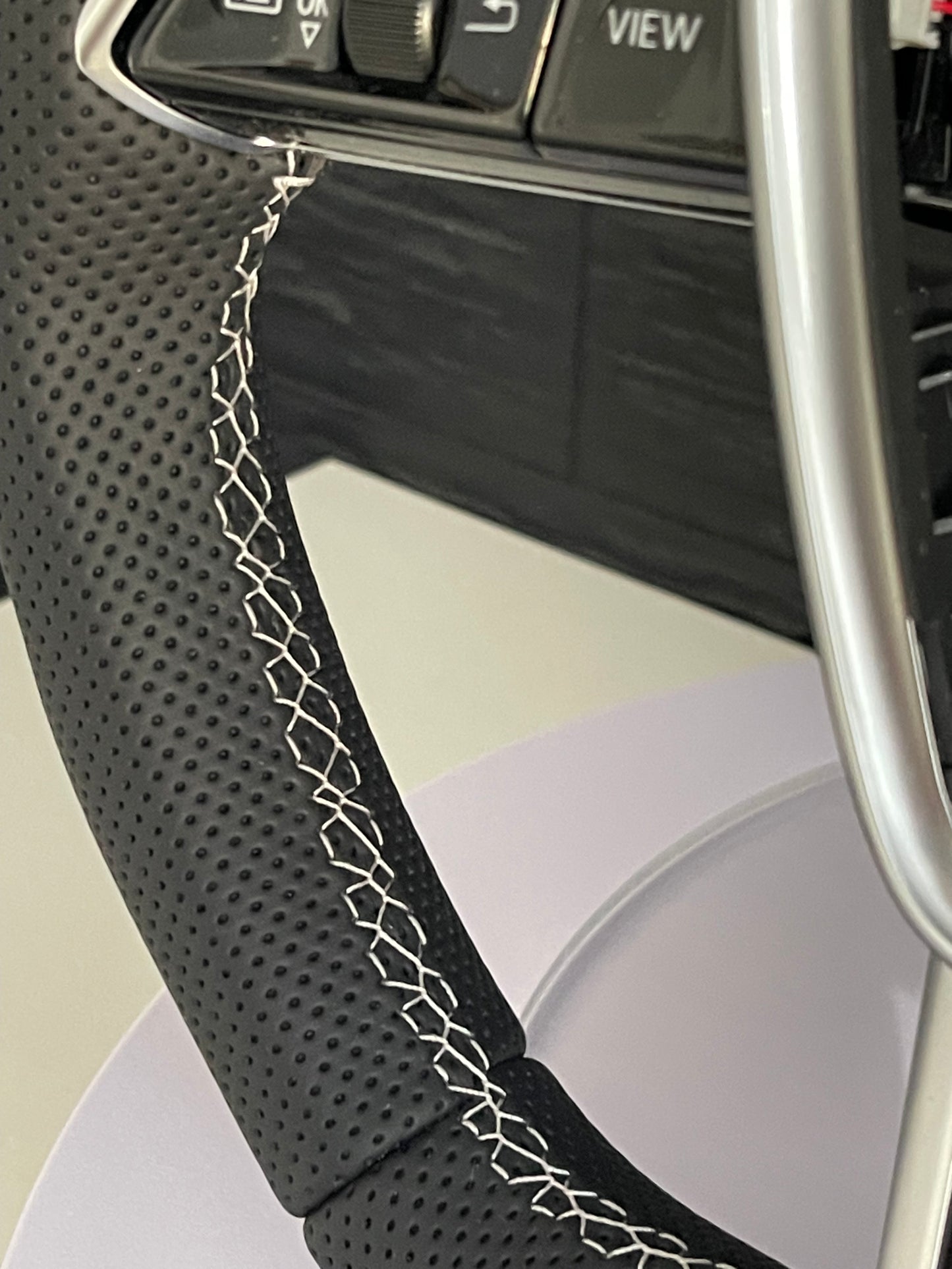 🏁 Volan Sport AT Performance – Audi C8 (A6, A7, RS6, RS7) – Piele Perforata