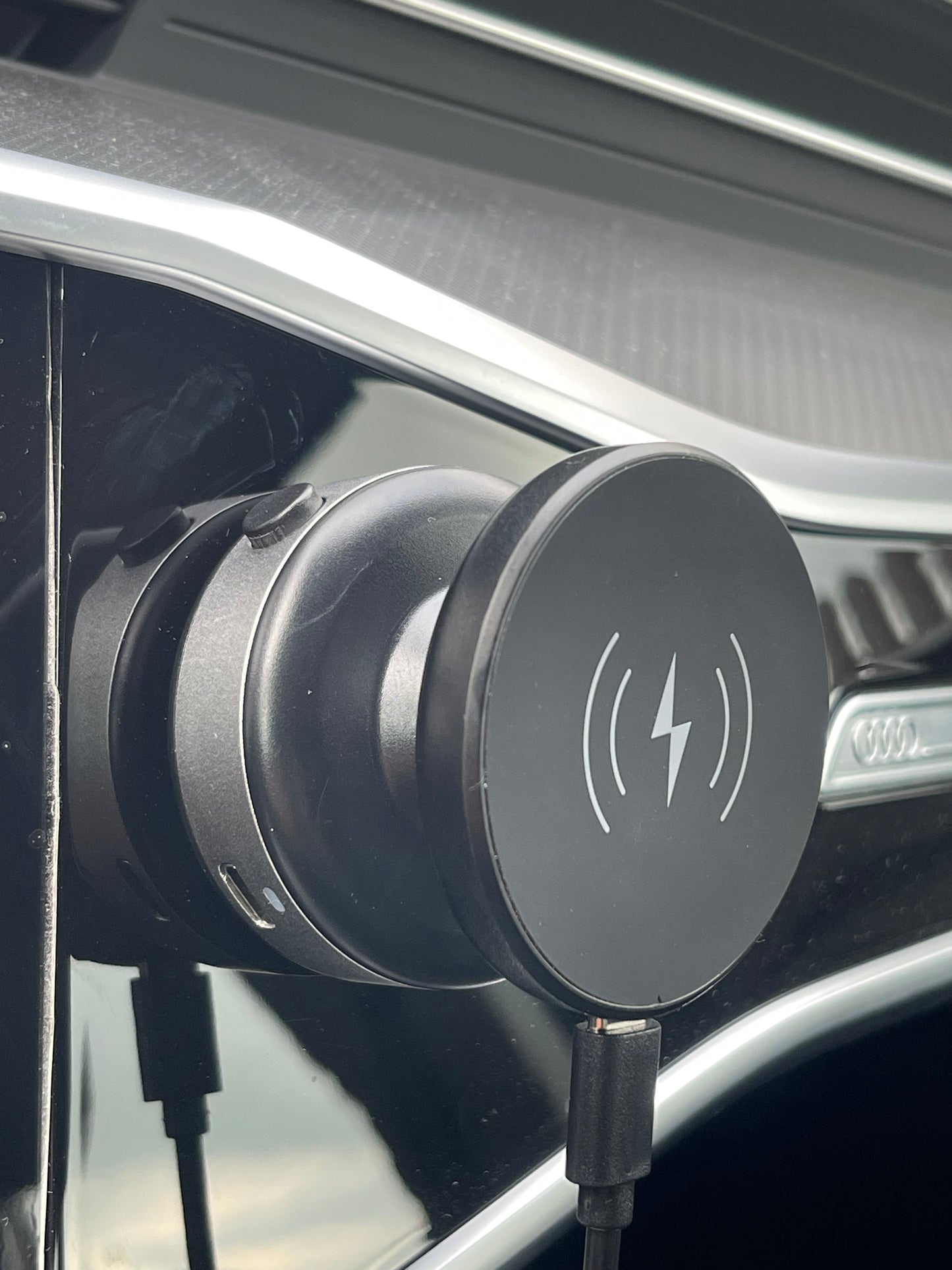Suport Auto Magnetic cu Încărcare Wireless Rapidă 15W | Rotire 360° | Fixare Ultra-Puternică | Compatibil iPhone & Samsung