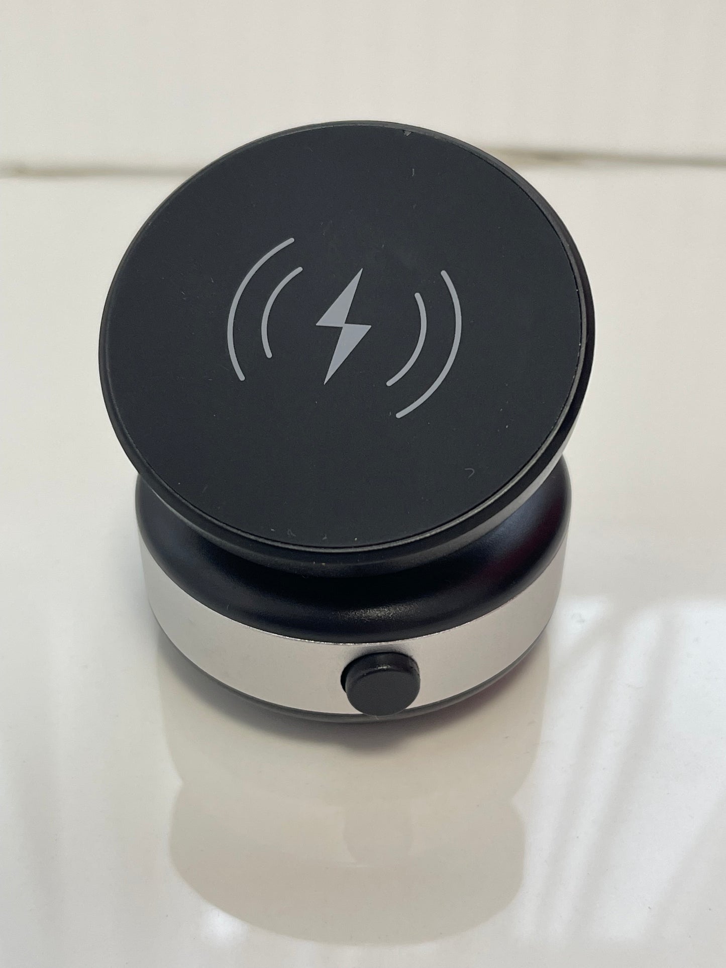 Suport Auto Magnetic cu Încărcare Wireless Rapidă 15W | Rotire 360° | Fixare Ultra-Puternică | Compatibil iPhone & Samsung