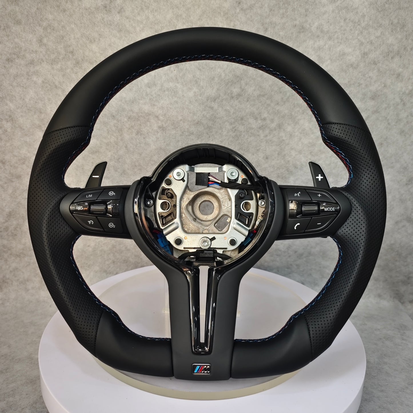 🏁 Volan Sport AT Performance – BMW Seria F ,  Piele Perforată, Cusături ///M