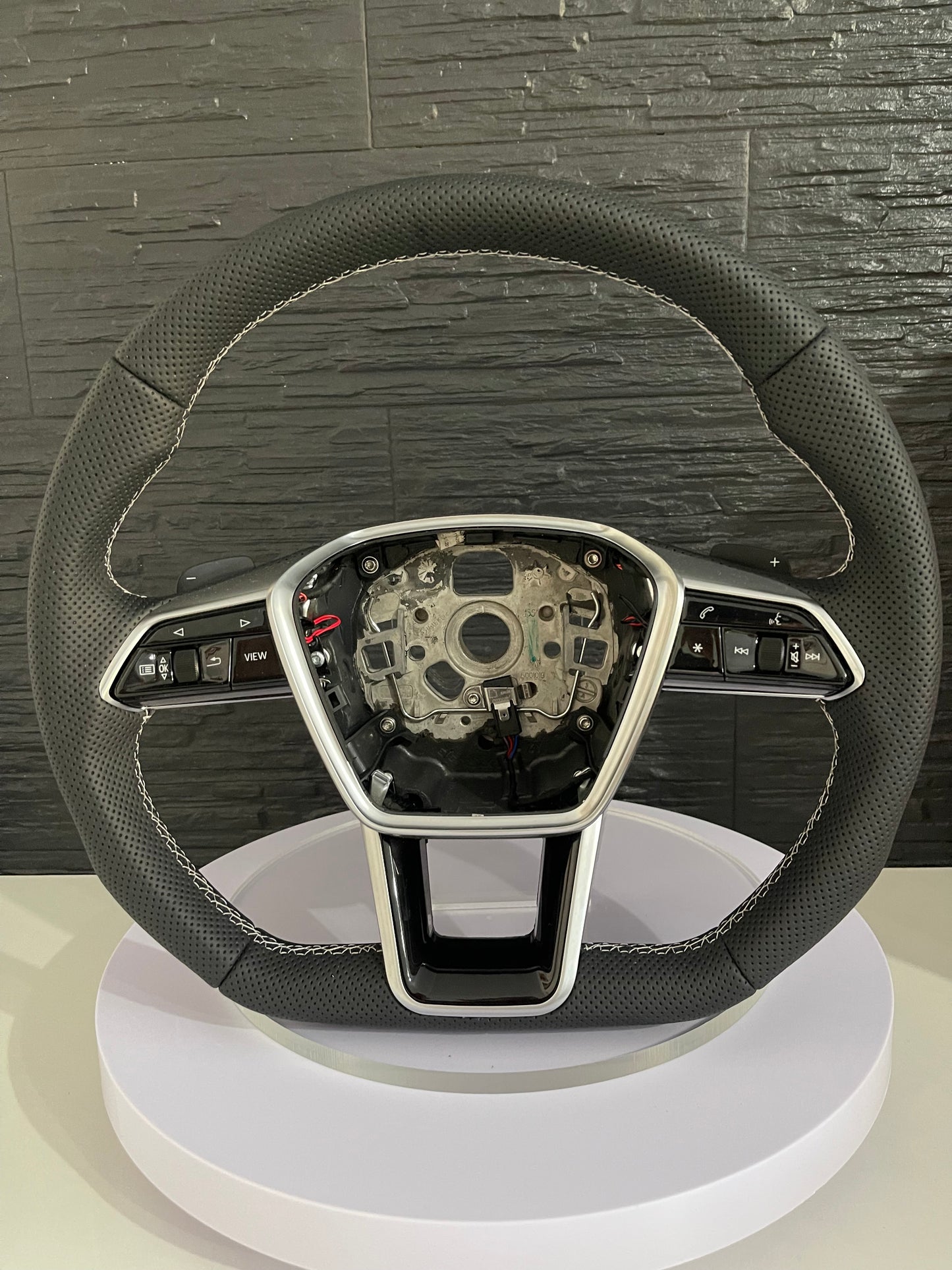 🏁 Volan Sport AT Performance – Audi C8 (A6, A7, RS6, RS7) – Piele Perforata